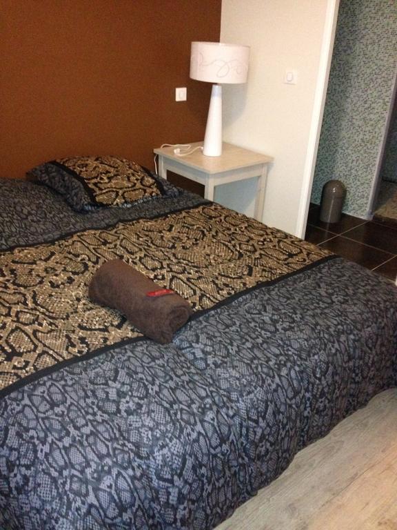 نيورْ Appartements D'Hotes Santa Giulia الغرفة الصورة
